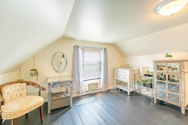 Building Photo - 714 E Jefferson St