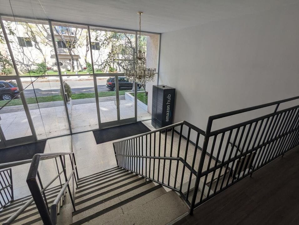 Building Photo - 118 S Wetherly Dr