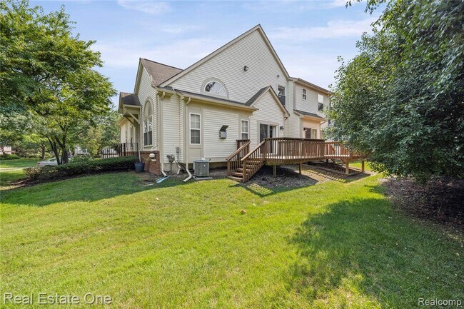 Building Photo - 38282 Saratoga Cir