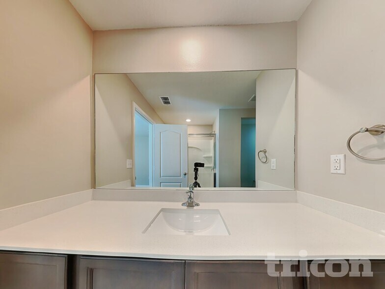 Building Photo - 304 Kensington View Dr