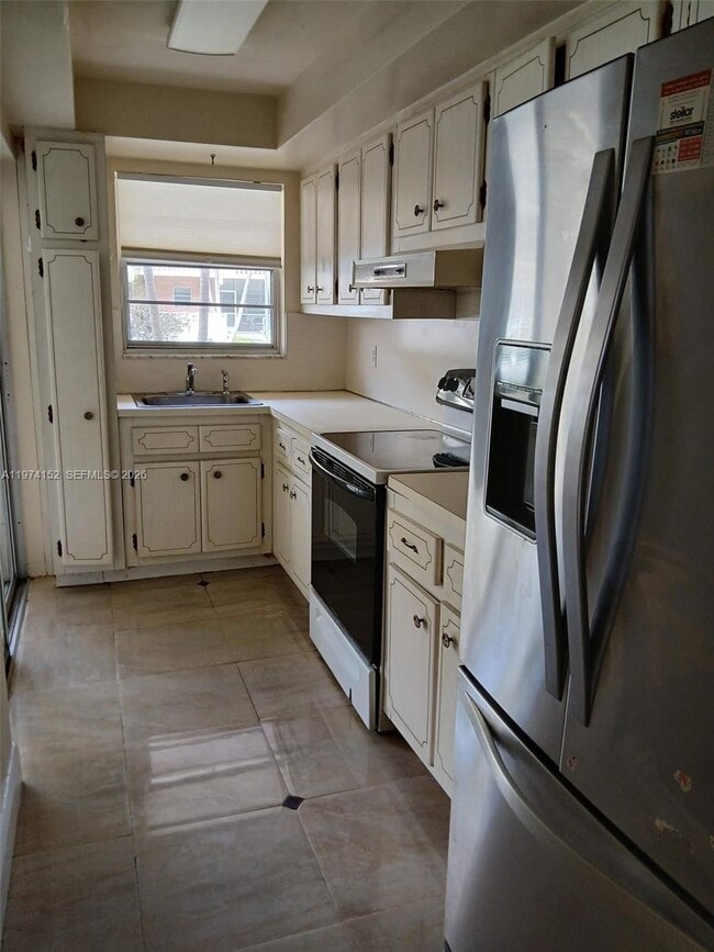 Building Photo - 180 NE 12th Ave