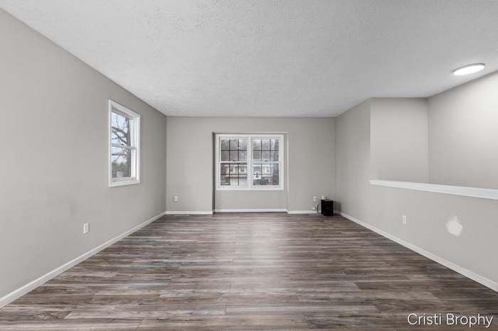 Building Photo - 952 Woodside Dr