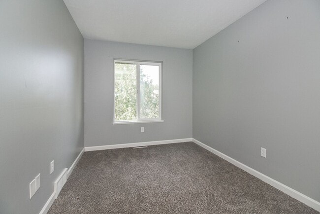 Building Photo - 3 Bedroom/2.5 Bath Westlake!! Condo living...