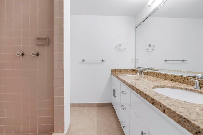 Building Photo - 3827 NE 166th St