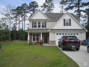 Building Photo - Large family home with fenced back yard in...
