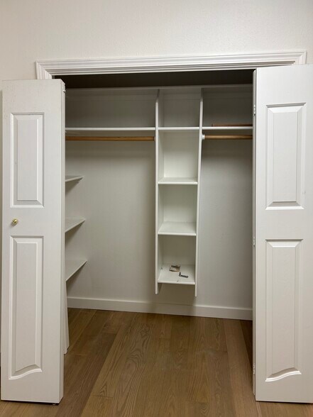 Building Photo - 3720 E Presidential Dr