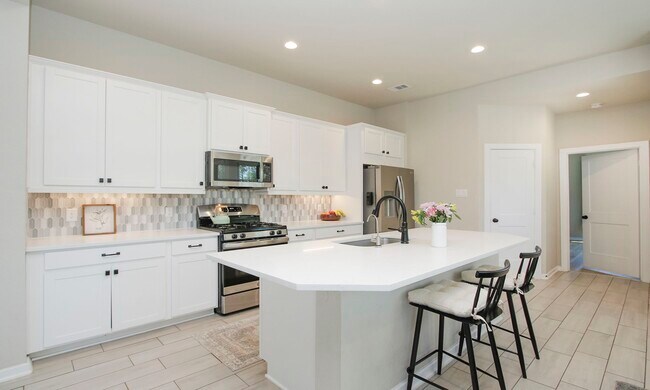 Building Photo - 320 Rise Ln