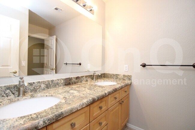 Building Photo - 5997 W Aurora Dr