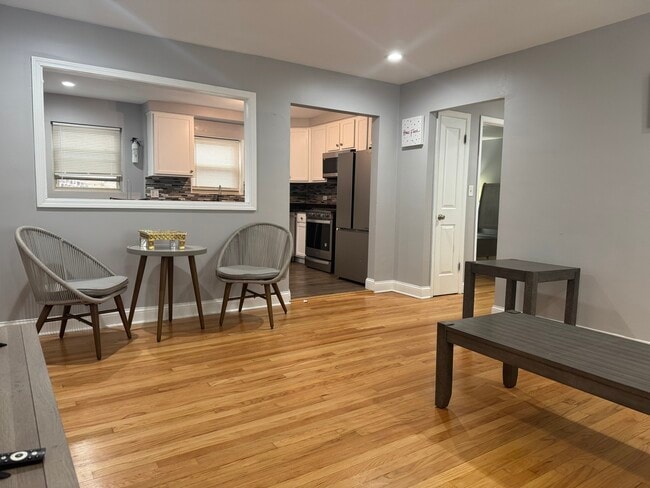 Building Photo - 1709 W Estes Ave