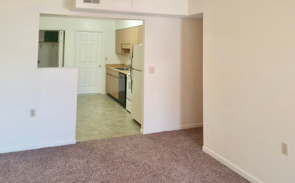 Building Photo - 8459 Shawn Ridge Dr
