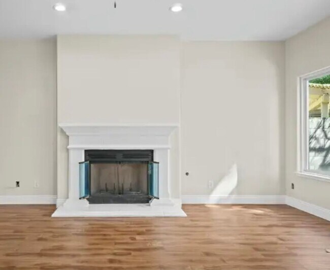 Building Photo - Single Family Home