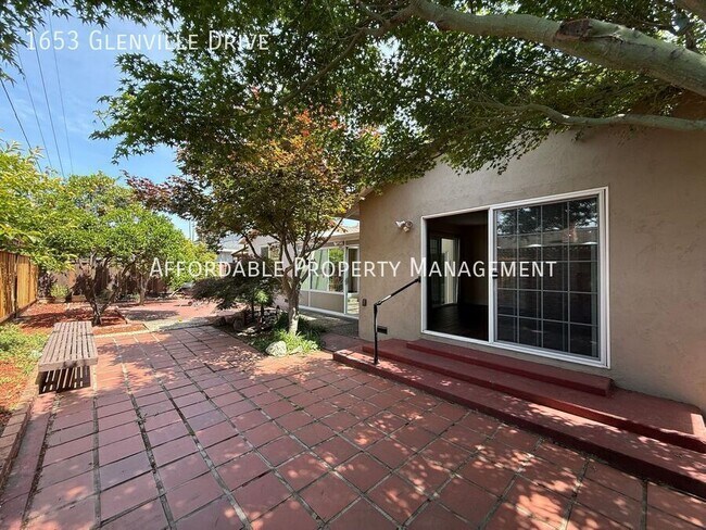 Building Photo - 1653 Glenville Dr