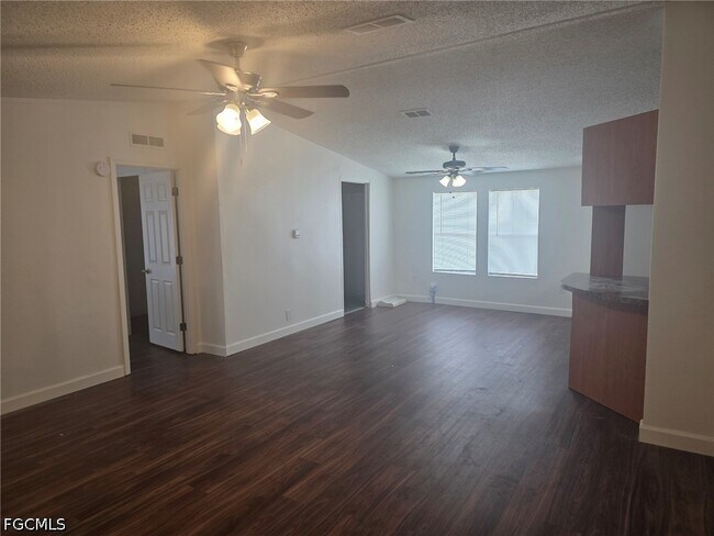 Building Photo - 425 Tanner Rd