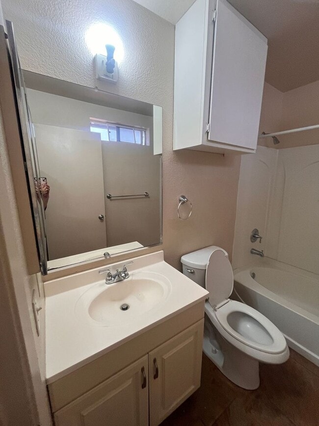 Building Photo - Charming 4 bedroom 2 bath for Rent!