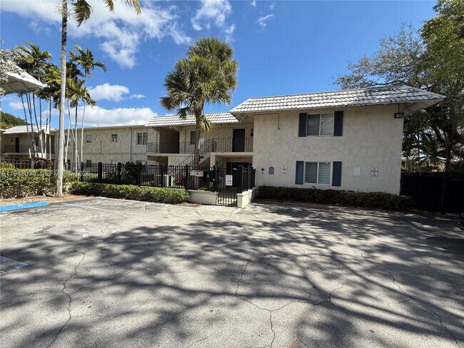 Building Photo - 8607 SW 68th Ct