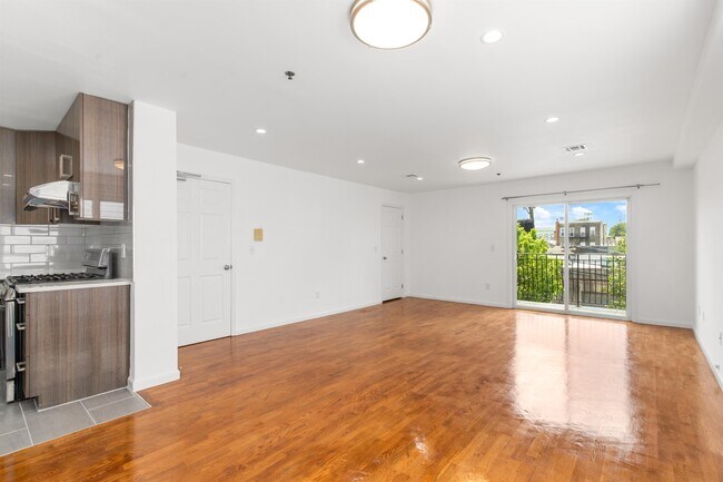 Building Photo - 718 23rd St