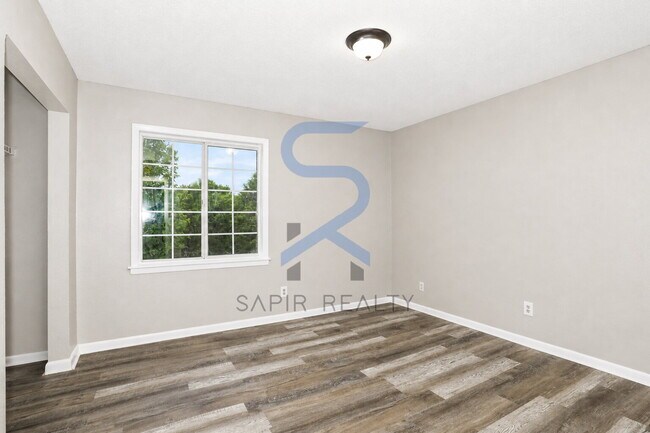 Building Photo - Limited-Time Move-In Promotion! Move in on or before May 15th and receive your choice of incentiv...