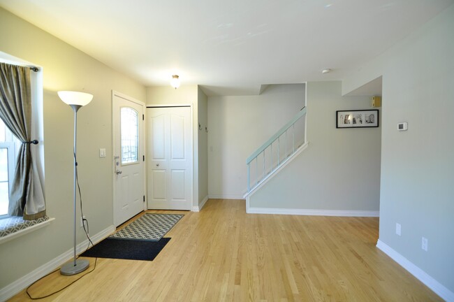 Building Photo - 3479 Burbank Dr