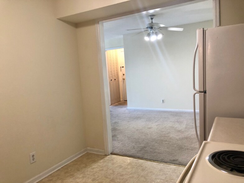 Building Photo - 1913 W 1st St