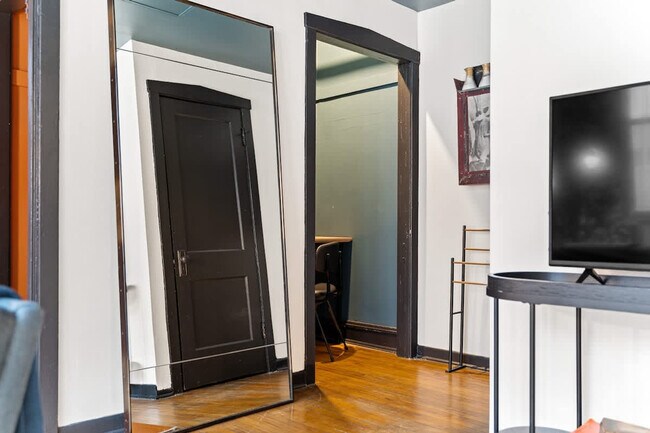 Building Photo - 3536 N Racine Ave