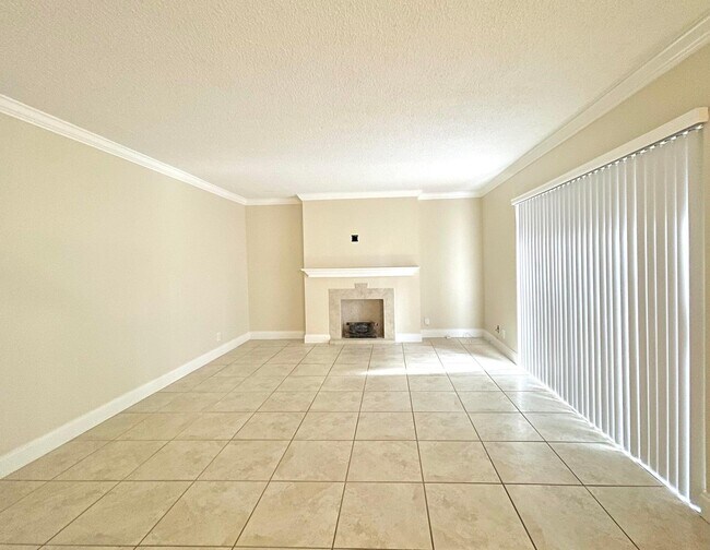 Building Photo - 221 Lake Arbor Dr