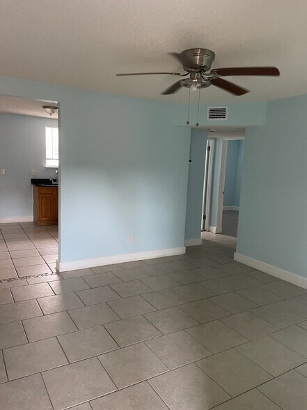 Building Photo - 2736 Hamilton Cir