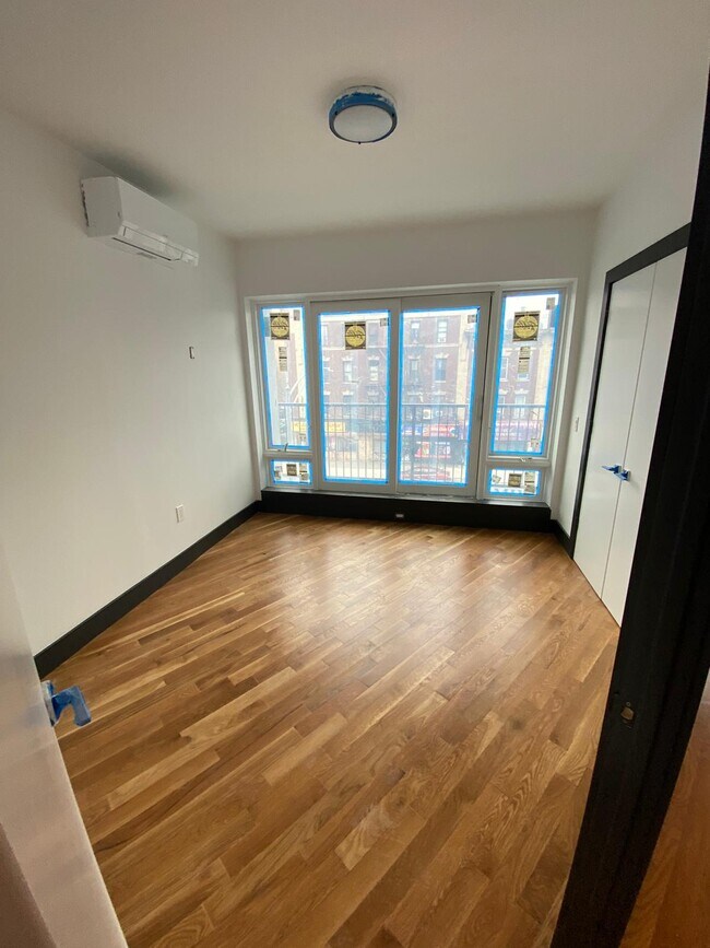 Building Photo - 1364 Rogers Ave