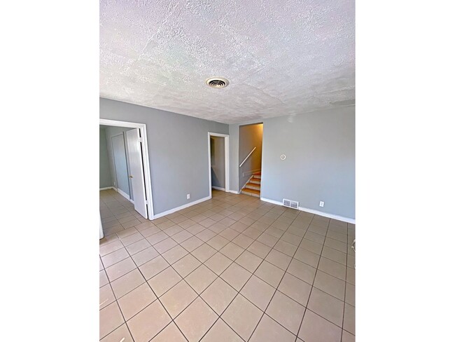 Building Photo - 2 Bedroom House Near Aksarben