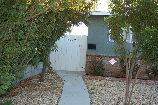 Building Photo - 6920 Chimineas Ave