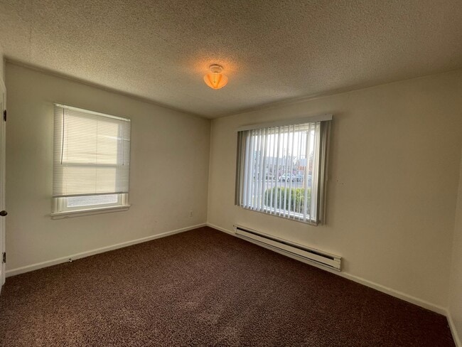 Building Photo - Cozy three bedroom home