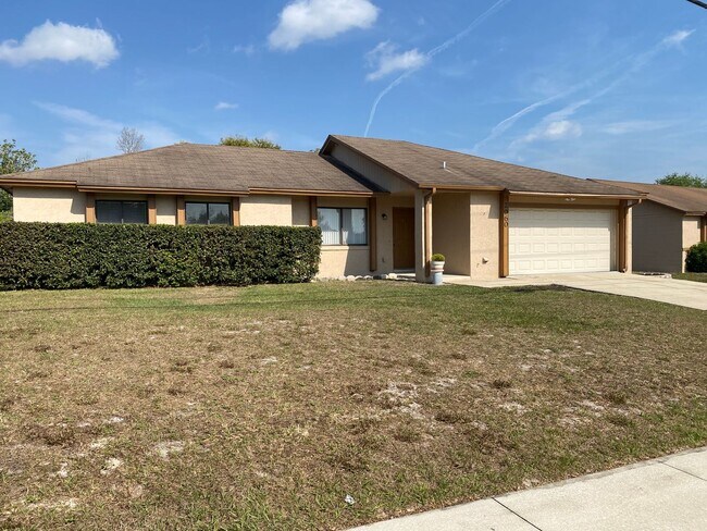 Building Photo - 3/2/2 Deltona available January 5, 2026