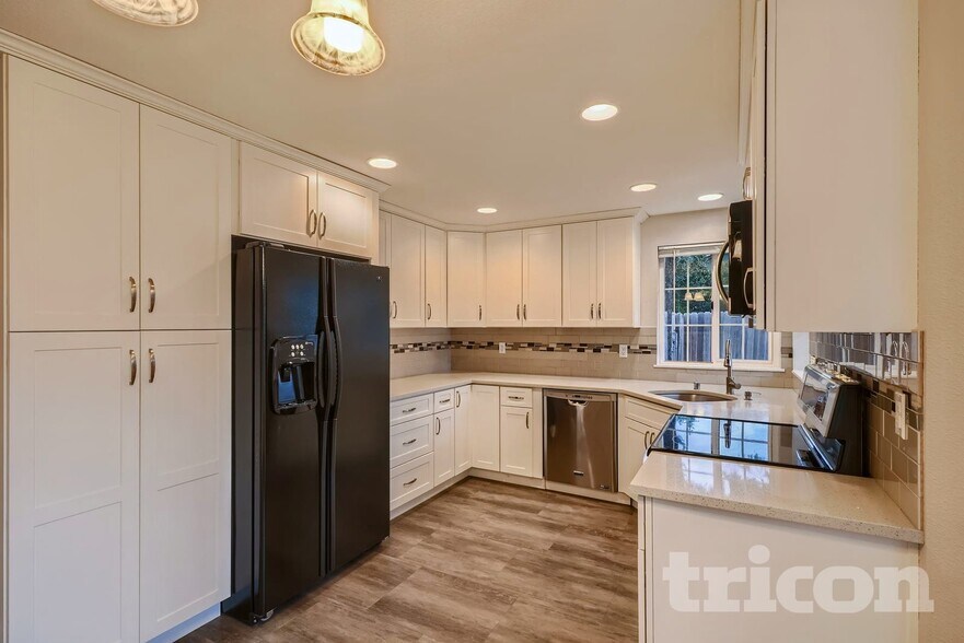 Building Photo - 13806 NE 47th St