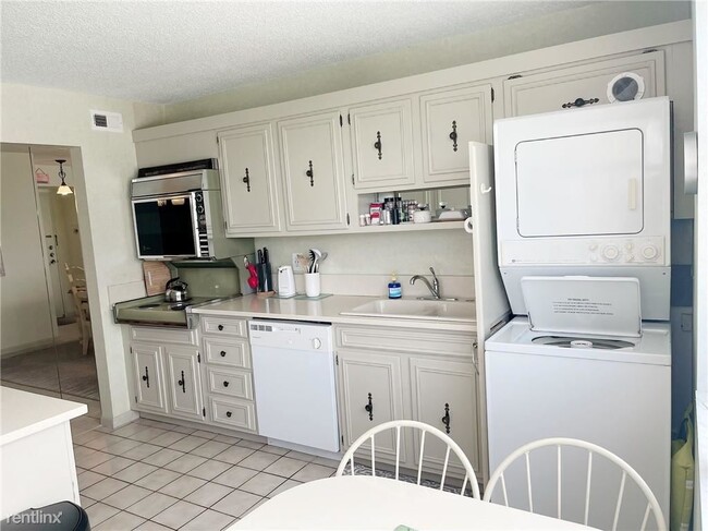 Building Photo - 2 br, 2 bath Condo - 5200 N Ocean Blvd Apt...