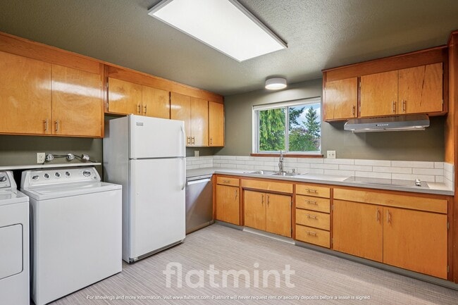 Building Photo - 32133 9th Ave S