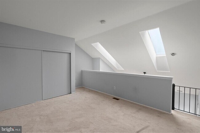 Building Photo - 4820B Aberdeen Dr