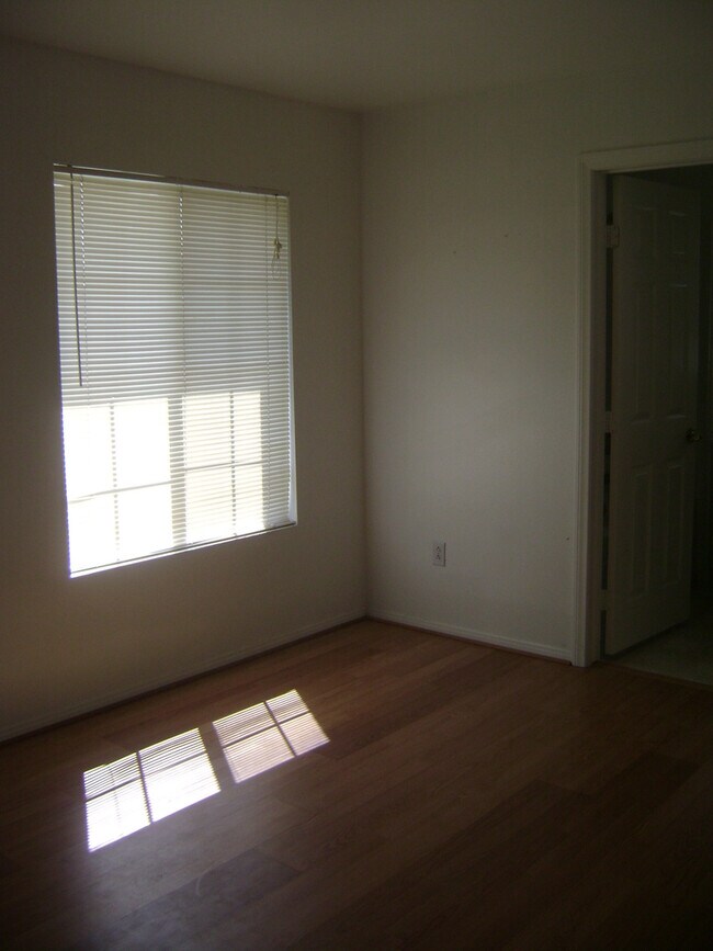 Building Photo - Beautiful Three Bedroom Home in Summerlin