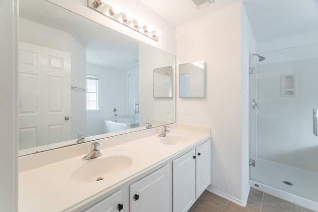 Building Photo - 262 Liriope Ct