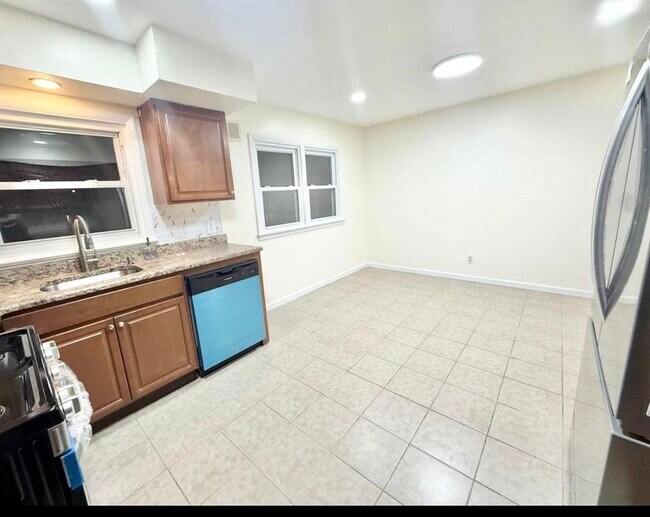 Building Photo - 588 Avenue A