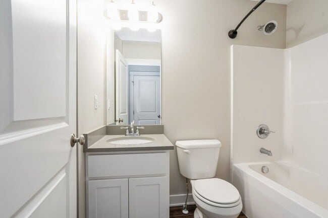 Building Photo - TERRIFIC LOCATION!!  2 Bedroom, 2 Bathroom Townhome in Ankeny