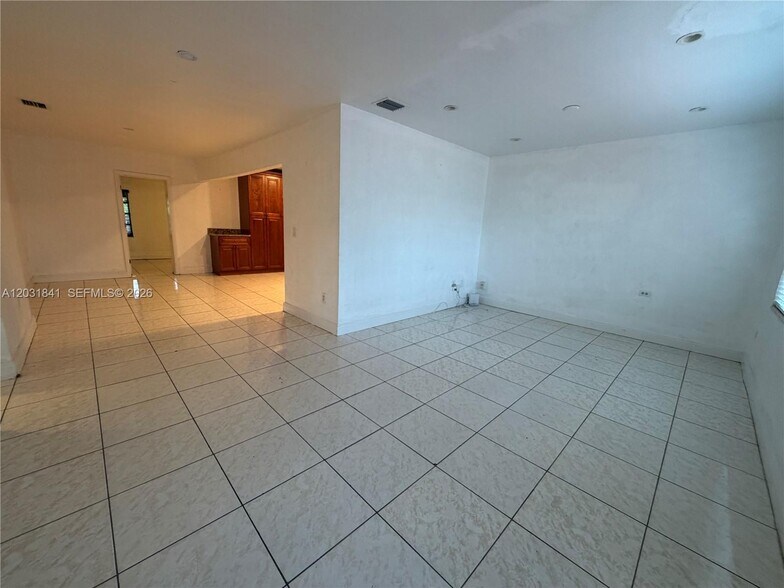 Building Photo - 6318 SW 27th St