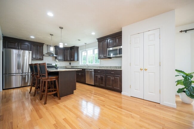 Building Photo - 7 Willow Brook Ln
