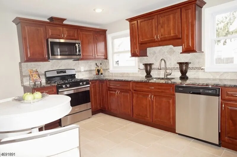 Building Photo - 421 New York Ave