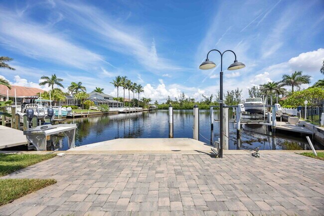 Building Photo - Burnt Store Isles canal home