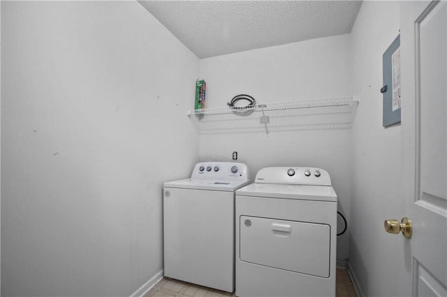 Building Photo - 2224 Eagles Nest Cir