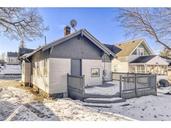 Building Photo - 1683 Minnehaha Ave E