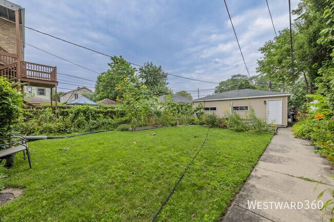 Building Photo - 1318 Dewey-2