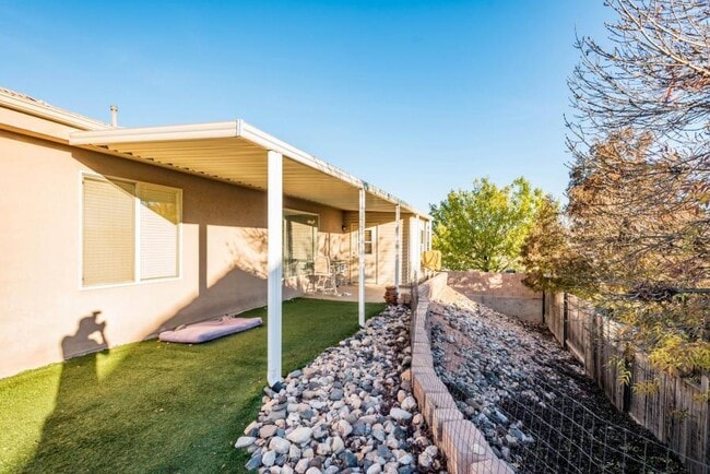 Building Photo - 3 Bedroom Home In South Pointe Subdivision...