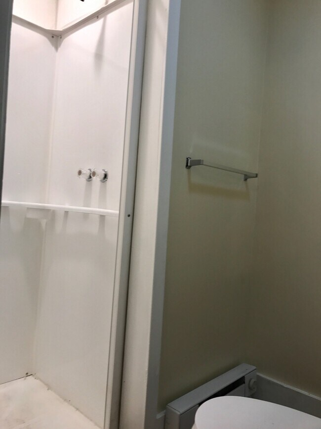 Building Photo - 1431 Bank St