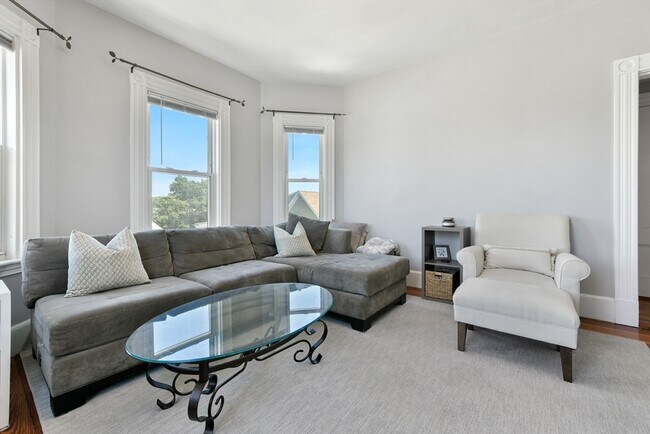 Building Photo - 166 Sydney St