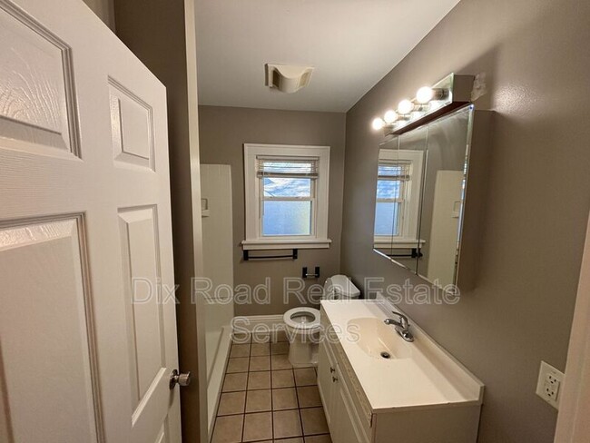 Building Photo - 4539 Mayhew Ave